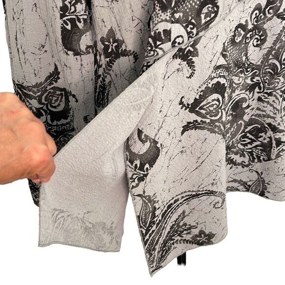 Habitat Clothes To Live In Asymmetrical‎ Blouse Paisley Print Size XS Gray Black - Picture 3 of 11